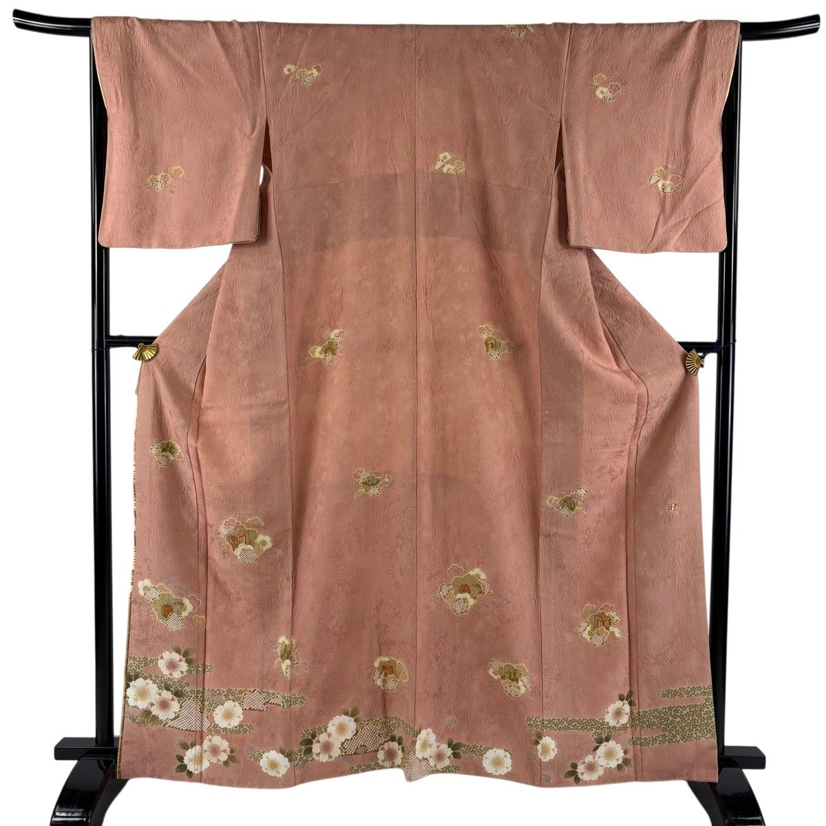 【美品】 付下げ 身丈163cm 裄丈66cm M 袷 桂由美 やまと 落款 桜 御所車 金彩 刺繍 ピンクベージュ 正絹 名品 【中古】 13,884円