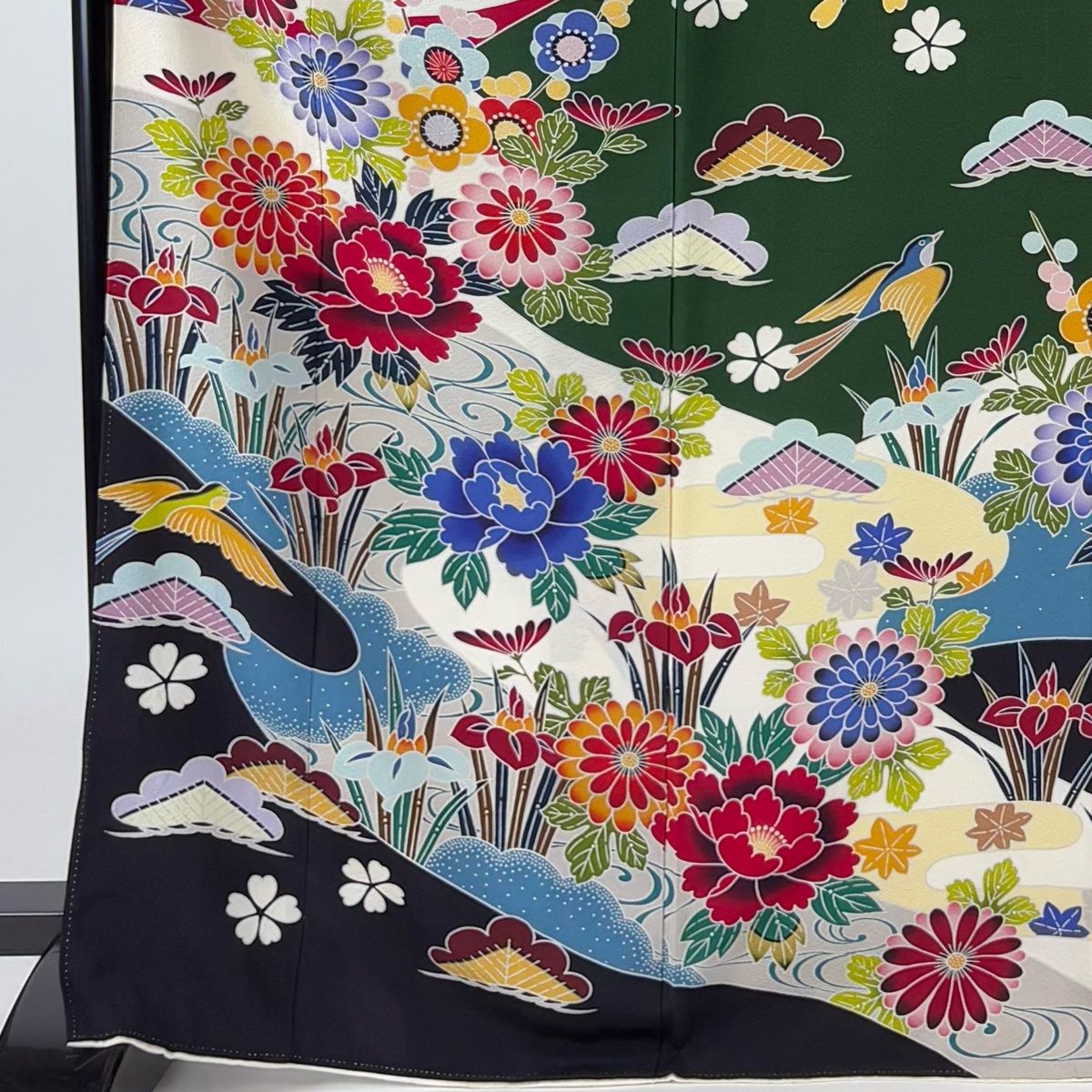 振袖フルセット 身丈168裄67 霞文 暈し染め カーキ 正絹 逸品 振袖 身丈168cm 裄丈66.5cm M 袷 牡丹 笠松 染め分け 深緑 正絹 名品
