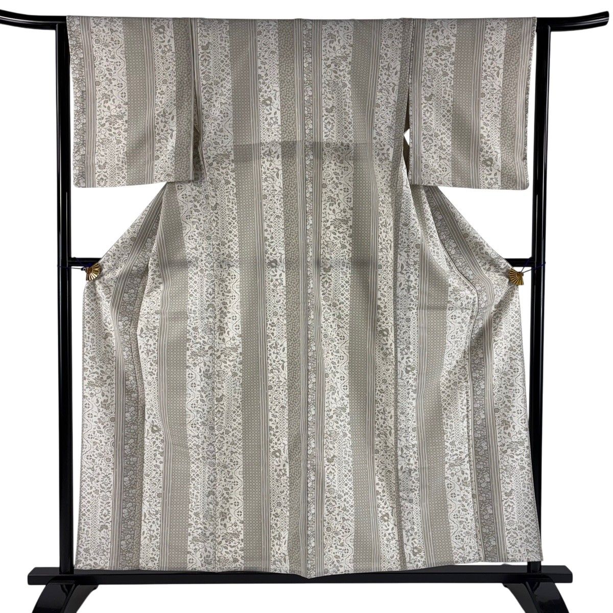 【美品】 小紋 身丈156cm 裄丈63cm S 単衣 森英恵 やまと 竹縞 草花 クリーム 化繊 秀品 【中古】