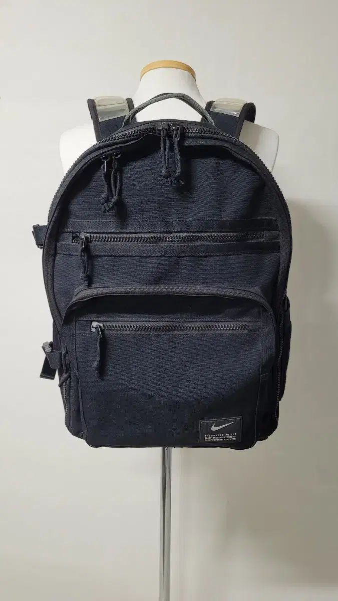 NIKEナイキ ブラック ユーティリティー 32L エアストラップ パワーバックパック バッグ