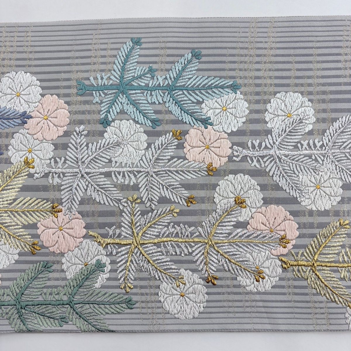 【美品】 袋帯 秀品 縞地霞に松桜文様 金銀糸 唐織 灰色 お太鼓柄 正絹 【中古】 【美品】 袋帯 秀品 縞地霞に松桜文様 金銀糸 唐織 灰色 お太鼓柄 正絹 【中古】