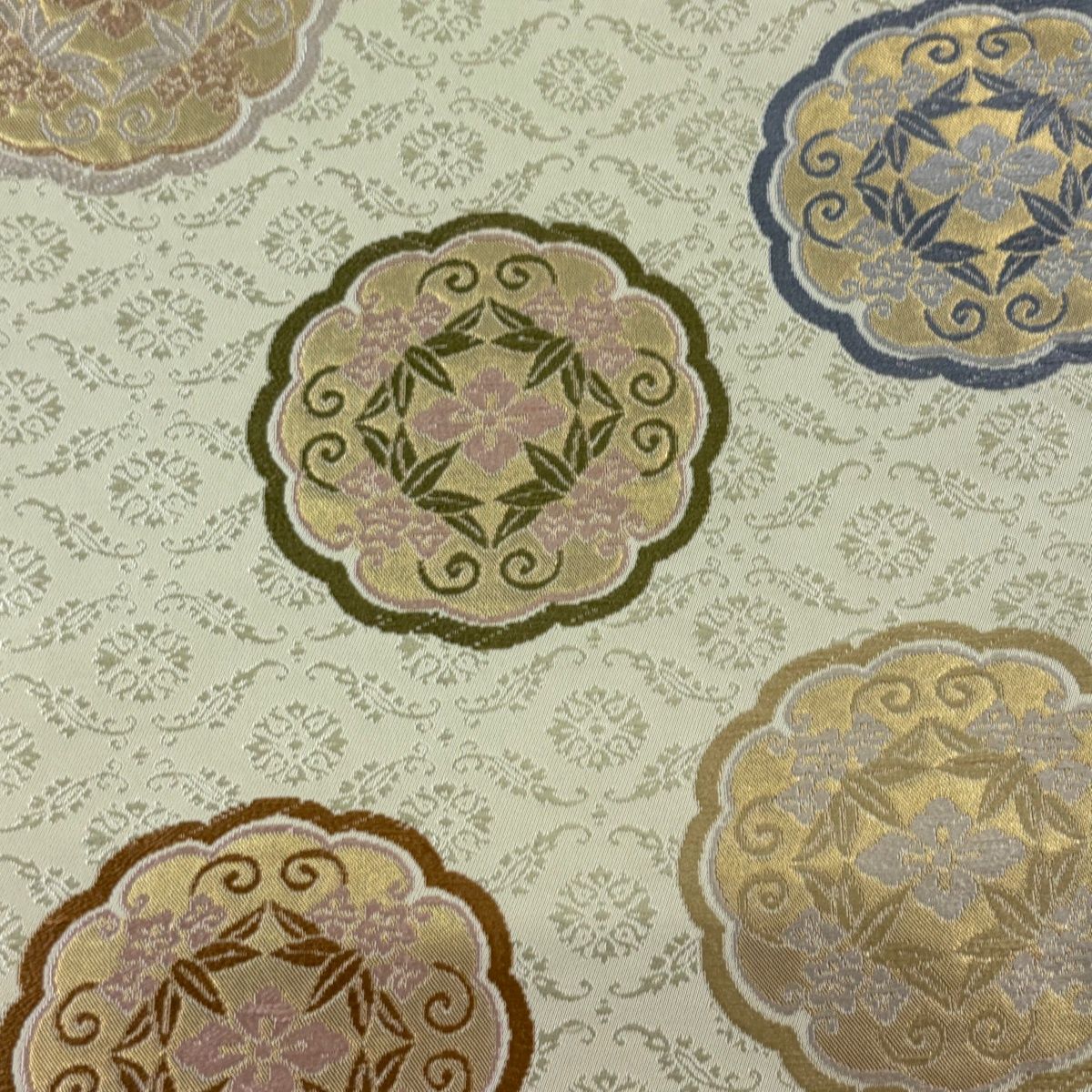 美品】 袋帯 名品 小葵笹花菱文 有職文様 刺繍 箔 ベージュ 六通 正絹 
