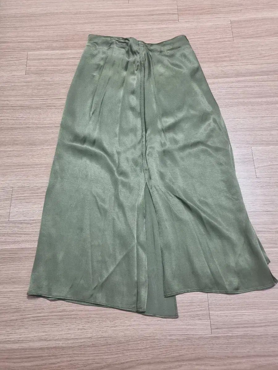 オリーブグリーン スリット サテン ラップ スリット スカート 25インチ reiss レース