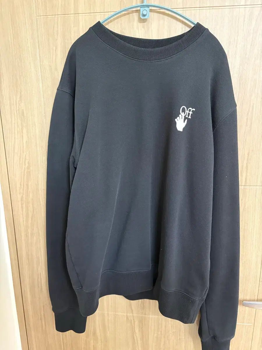オフホワイト ブラック スウェットTシャツ