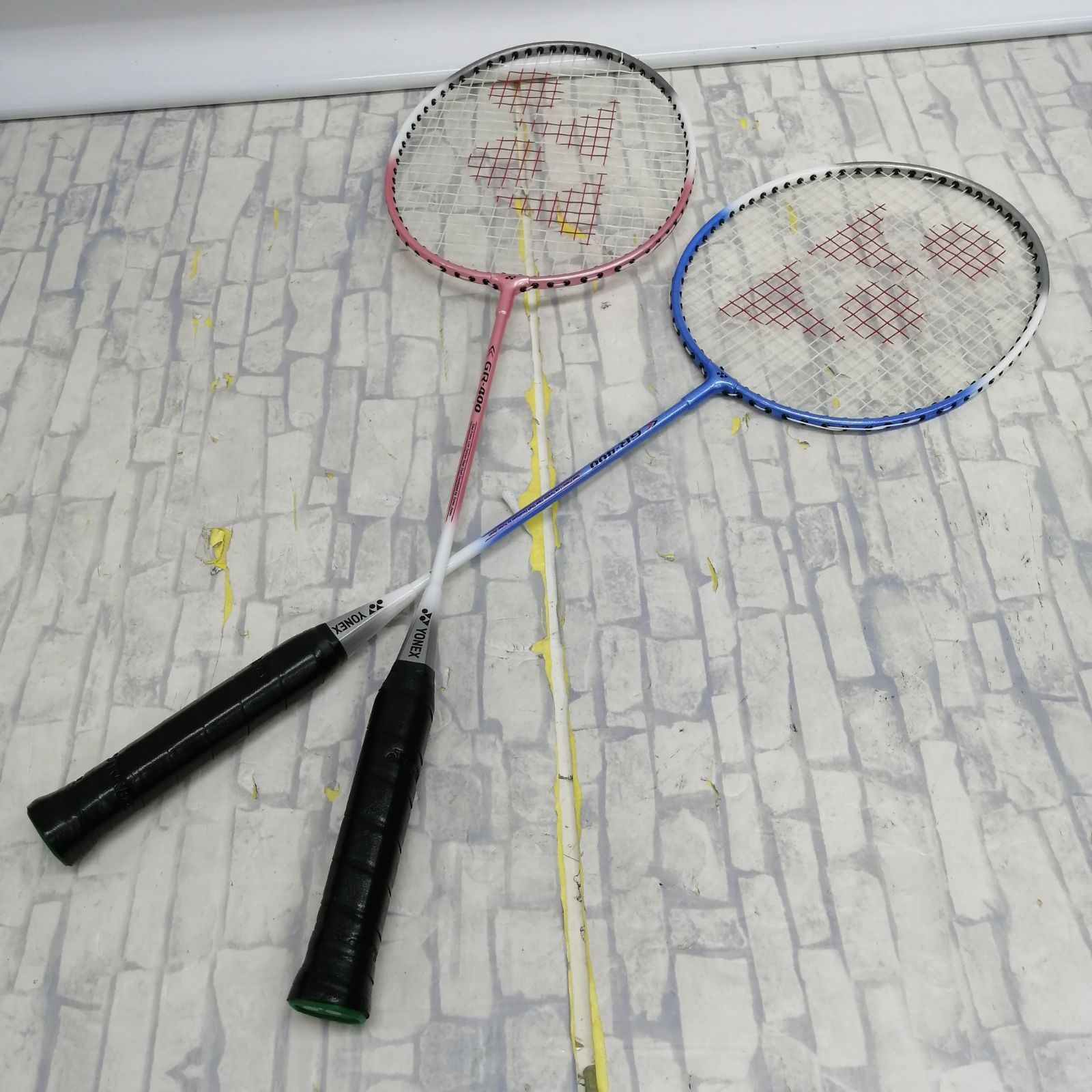 新品】YONEX バドミントンラケット GR400 2本セット M2241-hhy7r 