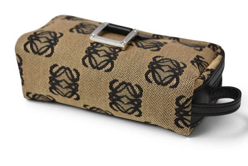 ロエベ コスメポーチ/化粧ポーチ LOEWE ポーチ キャンバス アナグラム ベージュ/ブラック【中古】 ロエベ コスメポーチ/化粧ポーチ LOEWE ポーチ キャンバス アナグラム ベージュ/ブラック【中古】
