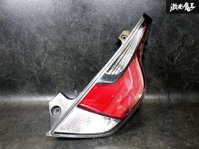 ☆即納☆ 点灯OK！ トヨタ 純正 NHP10 アクア 中期 テールライト テールランプ テール 右 運転席 STANLEY 52-297