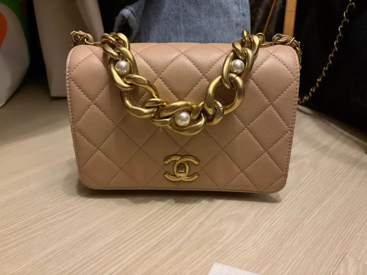 正規品 CHANEL シャネル シーズンバッグ ピンク キルティング フラップバッグ チェーン + パール ストラップ