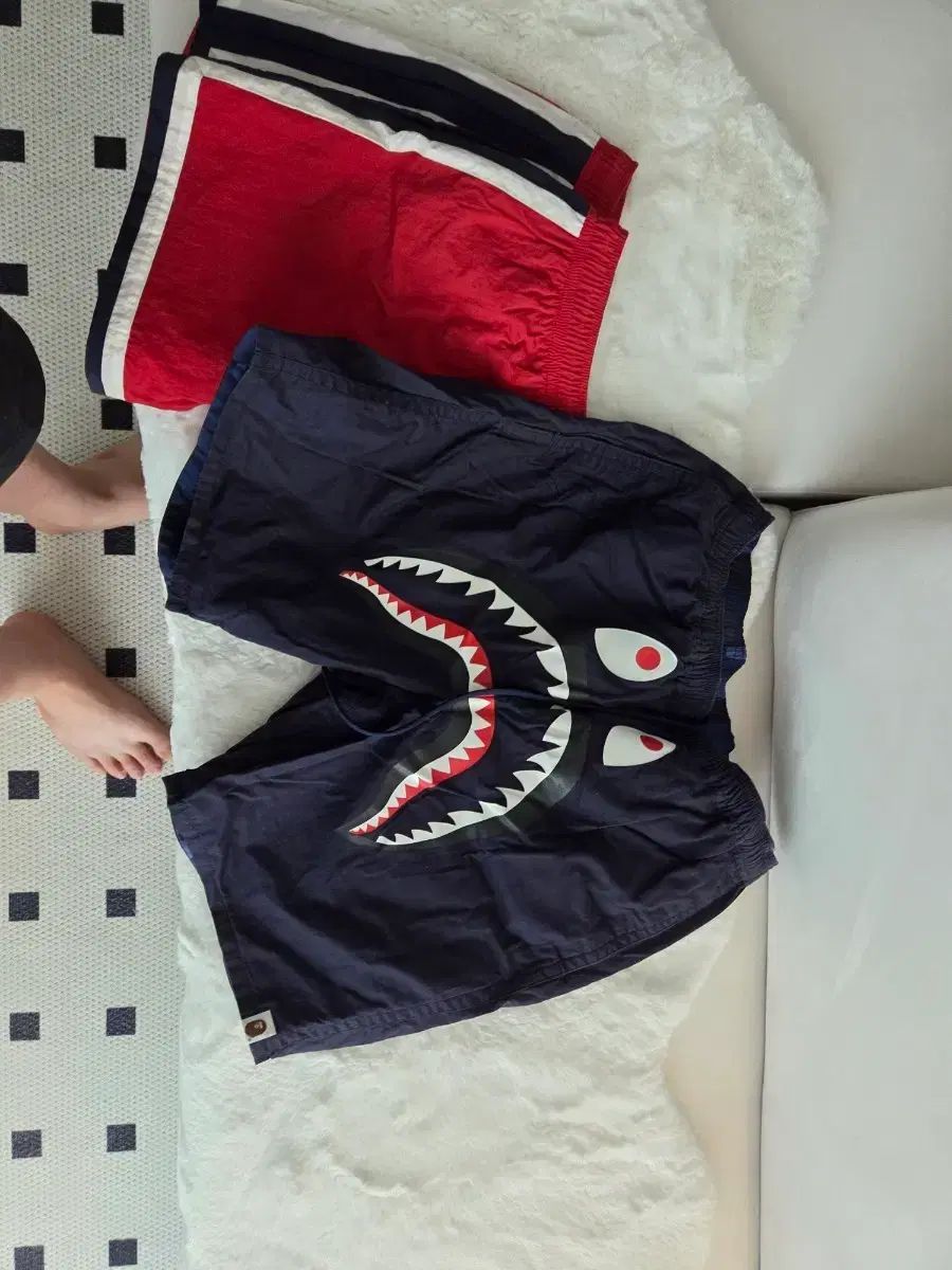 A BATHING APE® シャーク リバーシブル ハーフパンツ ネイビー M
