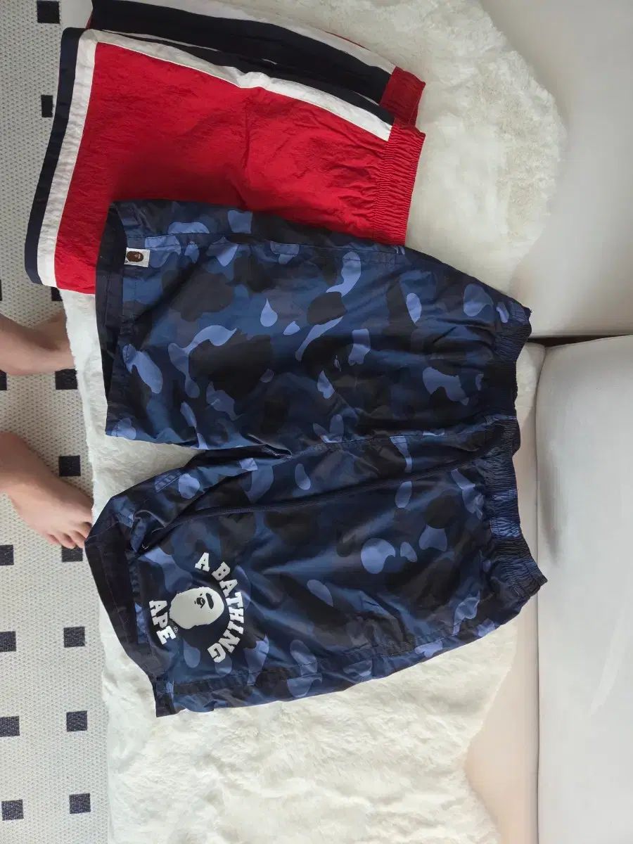 A BATHING APE® シャーク リバーシブル ハーフパンツ ネイビー M A BATHING APE® シャーク リバーシブル ハーフパンツ ネイビー M