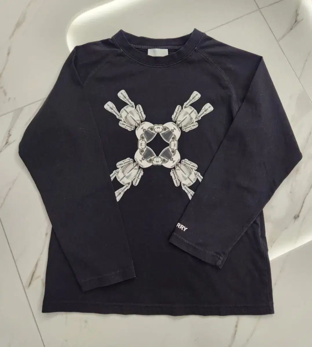 バーバリー ブラック プリンティング 長袖 Tシャツ 8Y