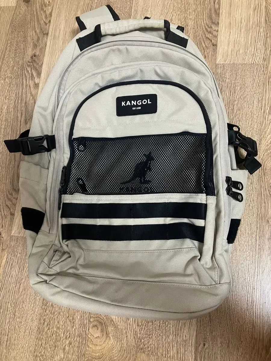 カンゴール バックパック アイボリー + ブラック ストライプ