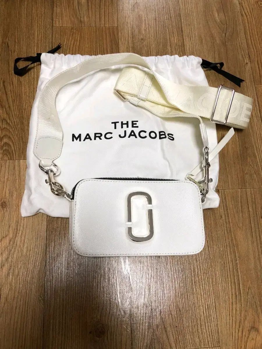 MARCJACOBS マークジェイコブス スナップショット 白 クロスバック