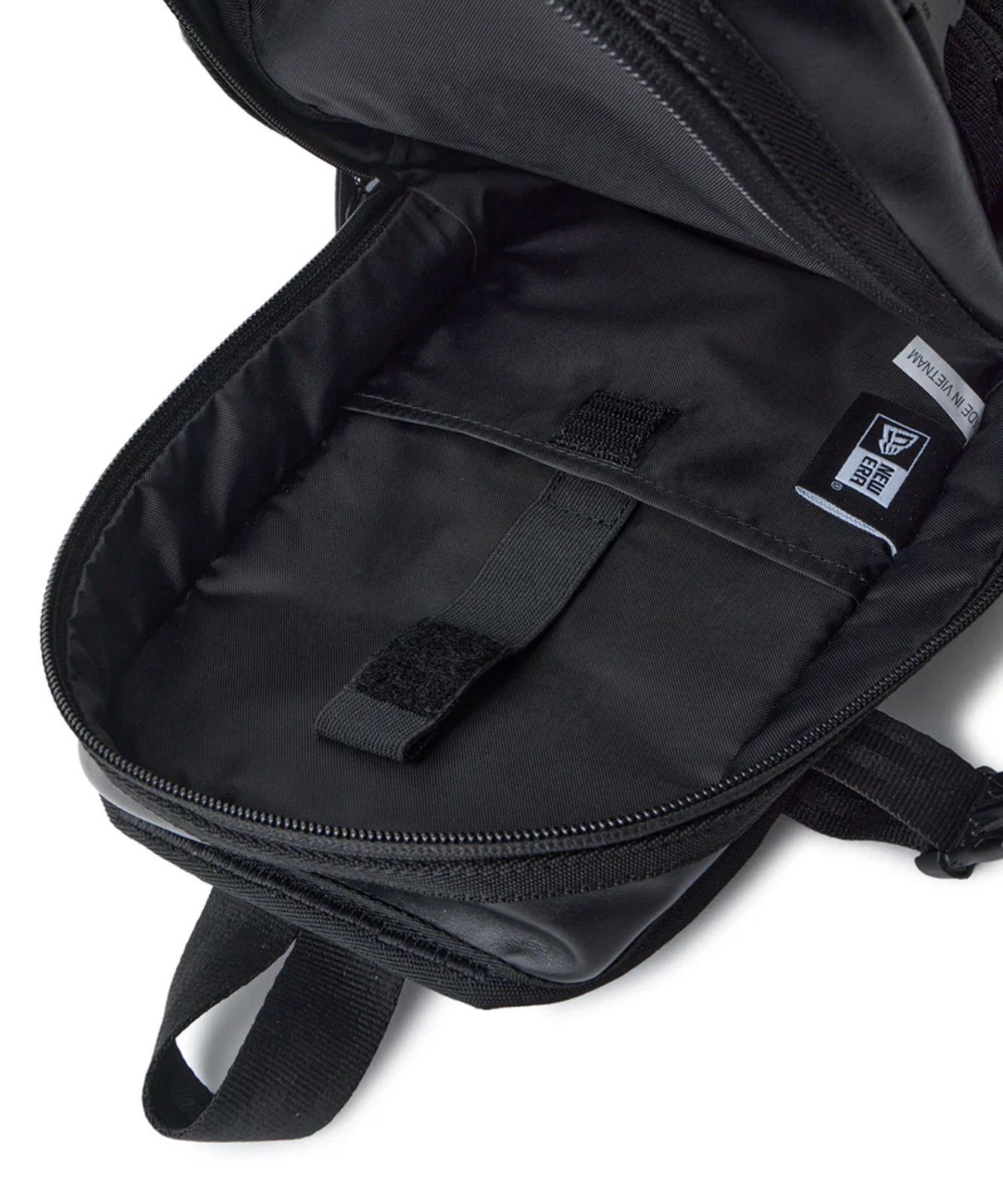 【ムラスポ公式】新品 NEW ERA ニューエラ ボディバッグ スリングボディバッグ 12L シンセティックレザー ブラック 14750855 【ムラスポ公式】新品 NEW ERA ニューエラ ボディバッグ スリングボディバッグ 12L シンセティックレザー ブラック 14750855
