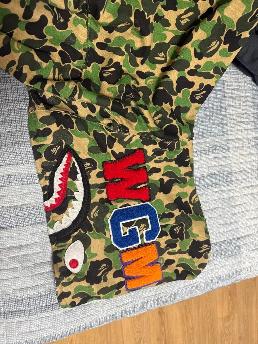 A BATHING APE ジップアップ 出品