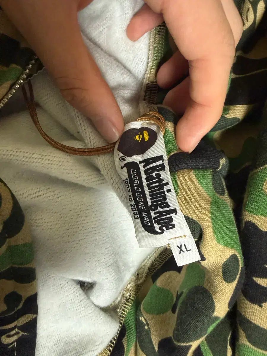 A BATHING APE ジップアップ 出品 A BATHING APE ジップアップ 出品