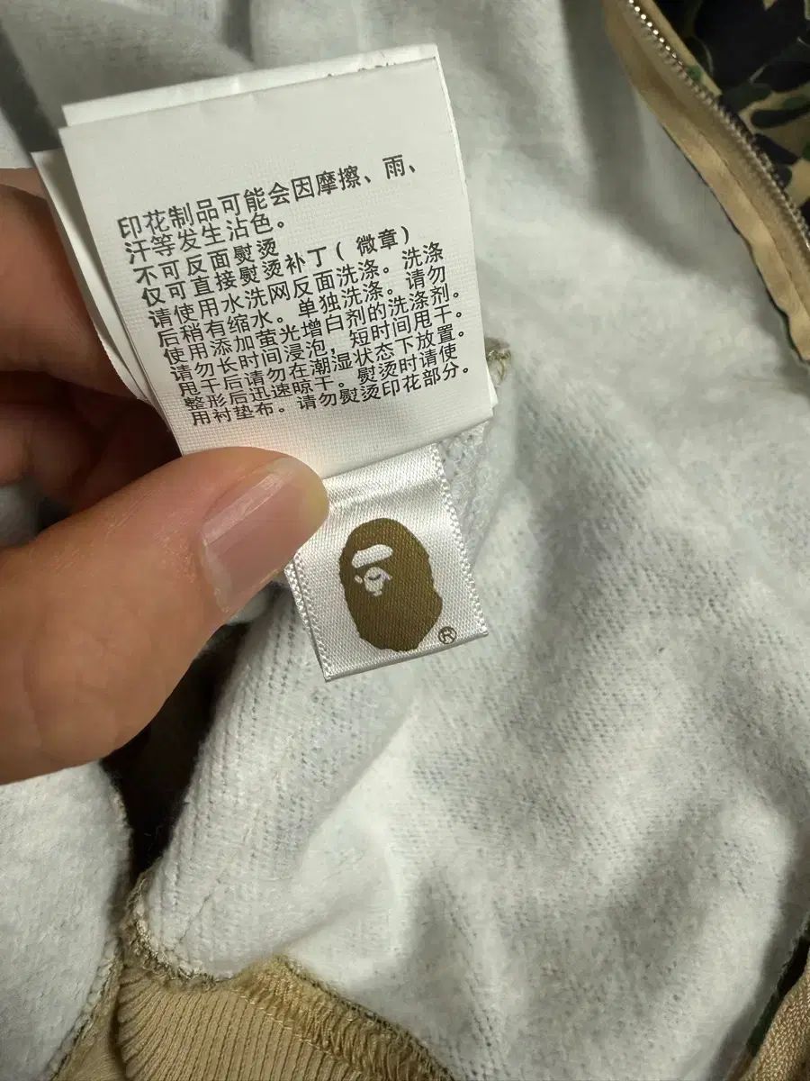 A BATHING APE ジップアップ 出品 A BATHING APE ジップアップ 出品