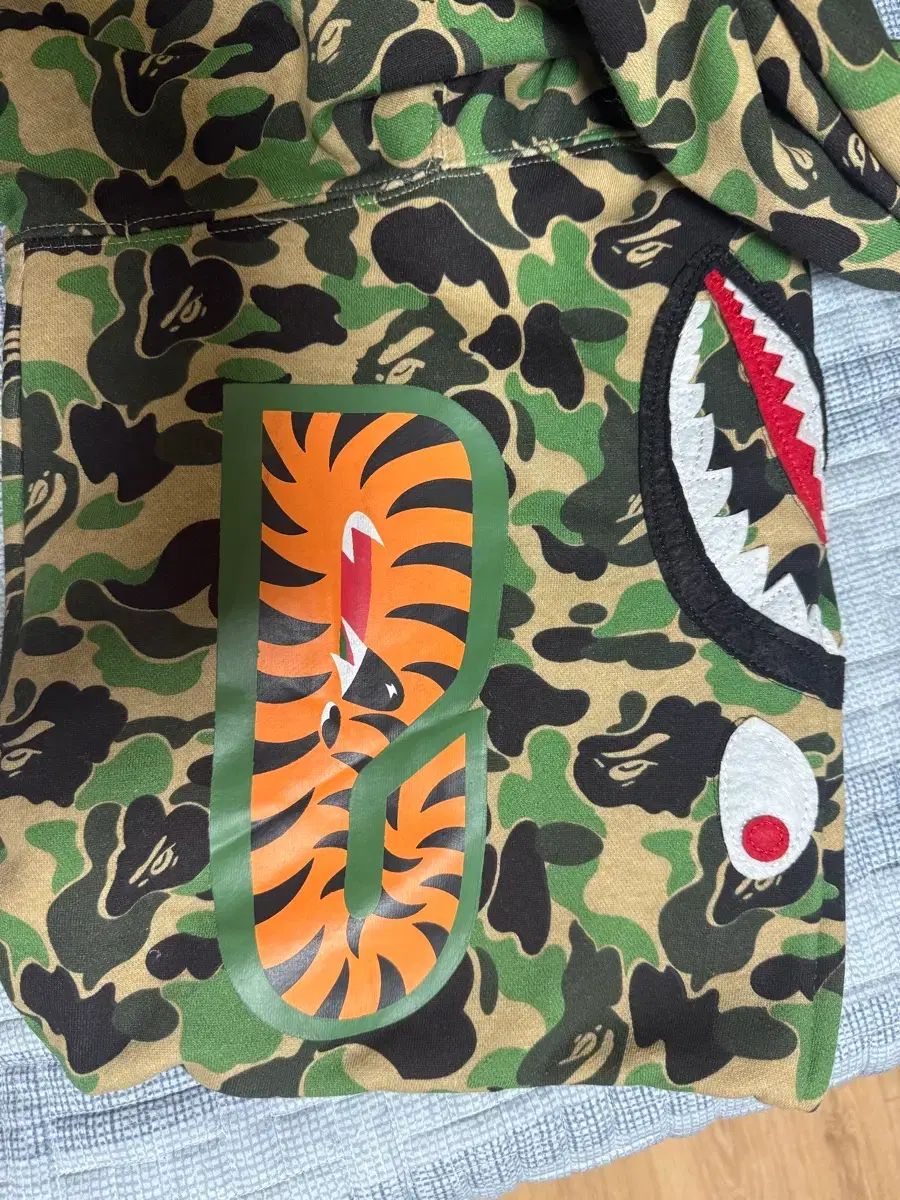 A BATHING APE ジップアップ 出品 A BATHING APE ジップアップ 出品