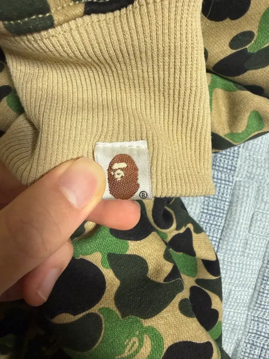 A BATHING APE ジップアップ 出品 A BATHING APE ジップアップ 出品