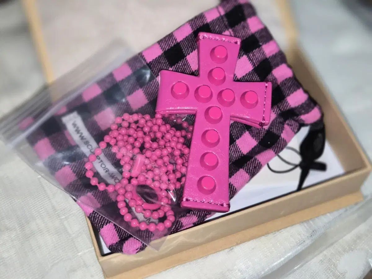 SCULPTOR カードウォレット クロス スタッズ ストラップ 財布 ピンク