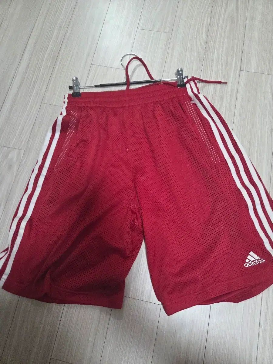 アディダス 3本線 メッシュ バスケット ハーフパンツ レッド