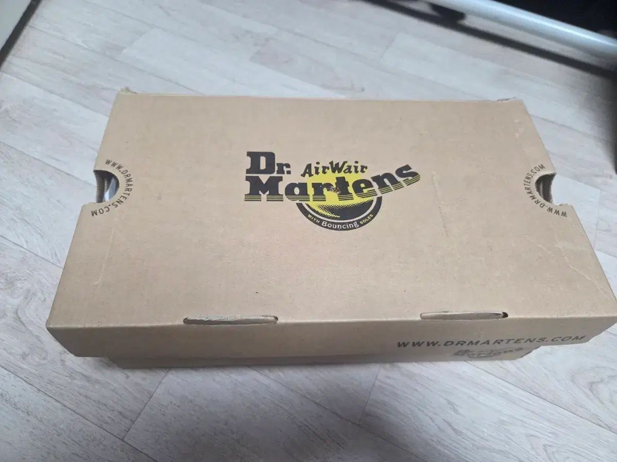 (新品)DR. MARTENS ドクターマーチン エイドリアン さくらんぼブラック(260)