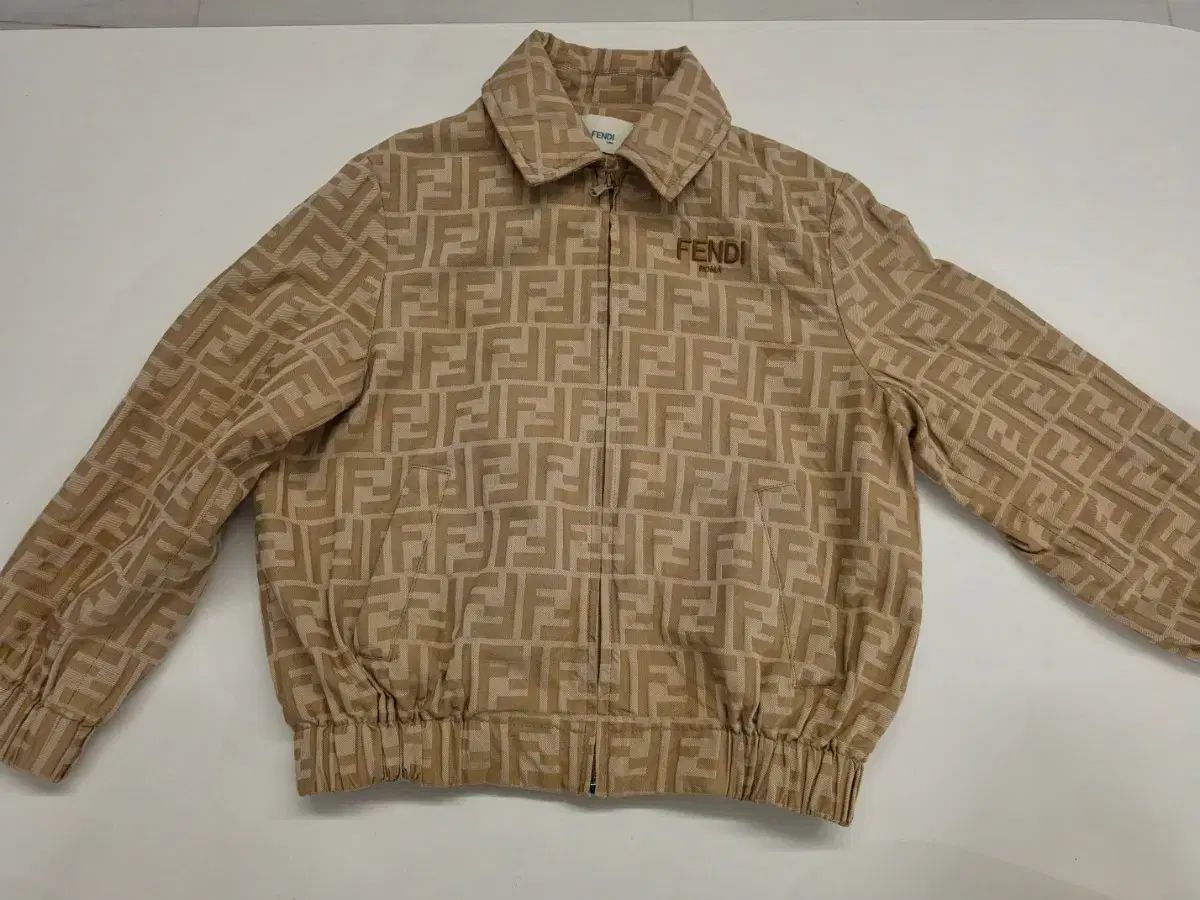 FENDI フェンディ キッズ ジャケット 6A 出品