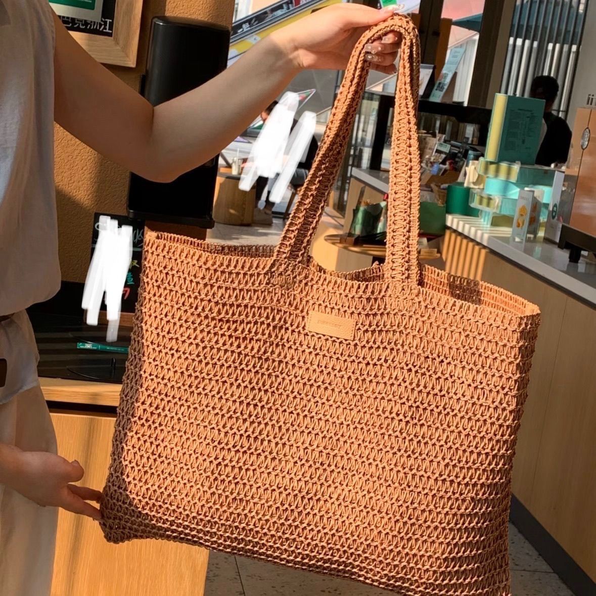 【予約商品】バーバリーBurberryのノベルティ正規品 わら編みトートバッグ 大容量 【予約商品】バーバリーBurberryのノベルティ正規品 わら編みトートバッグ 大容量