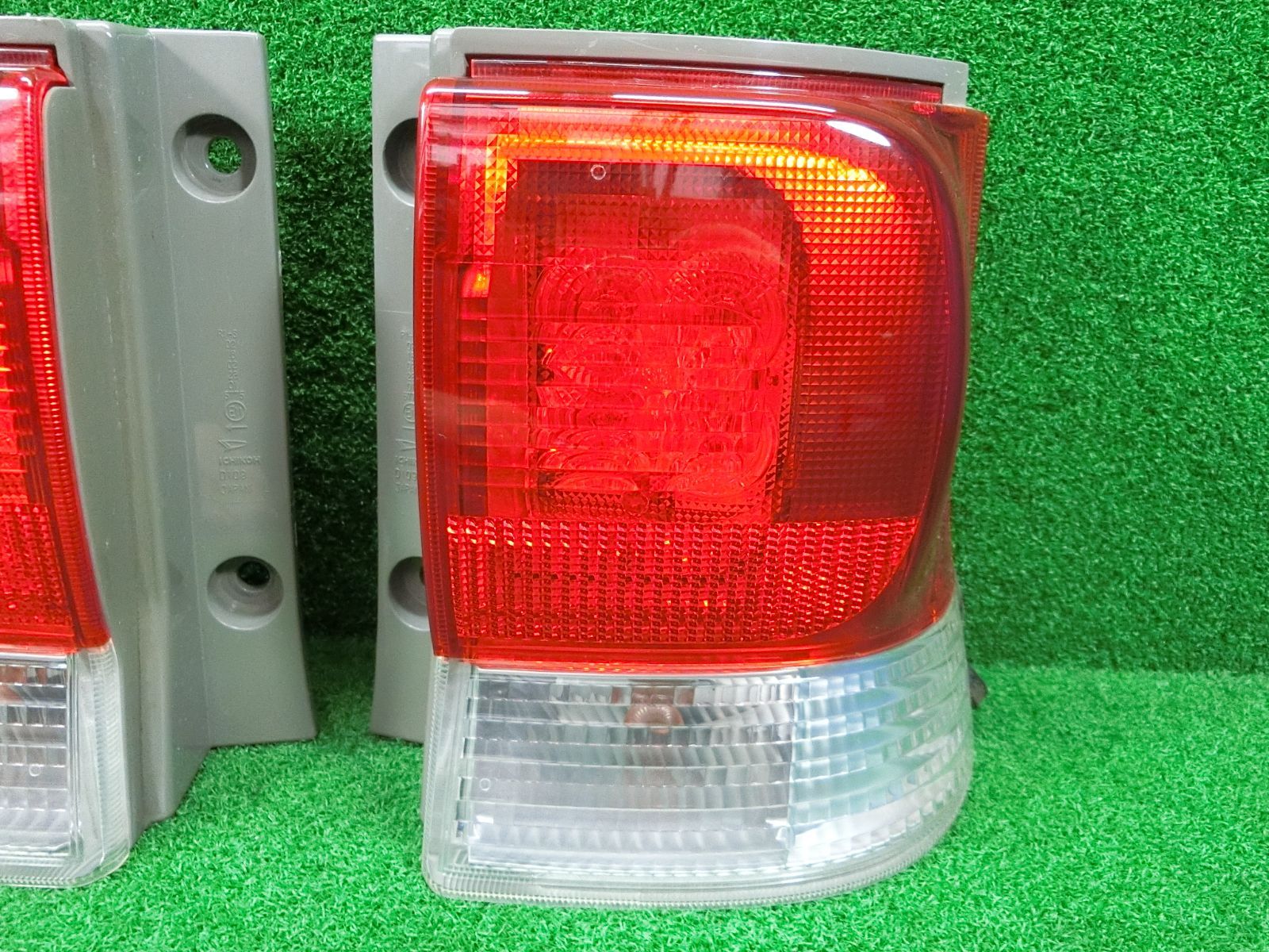 15903] 送料無料 ダイハツ タント L375S 後期 テールライト