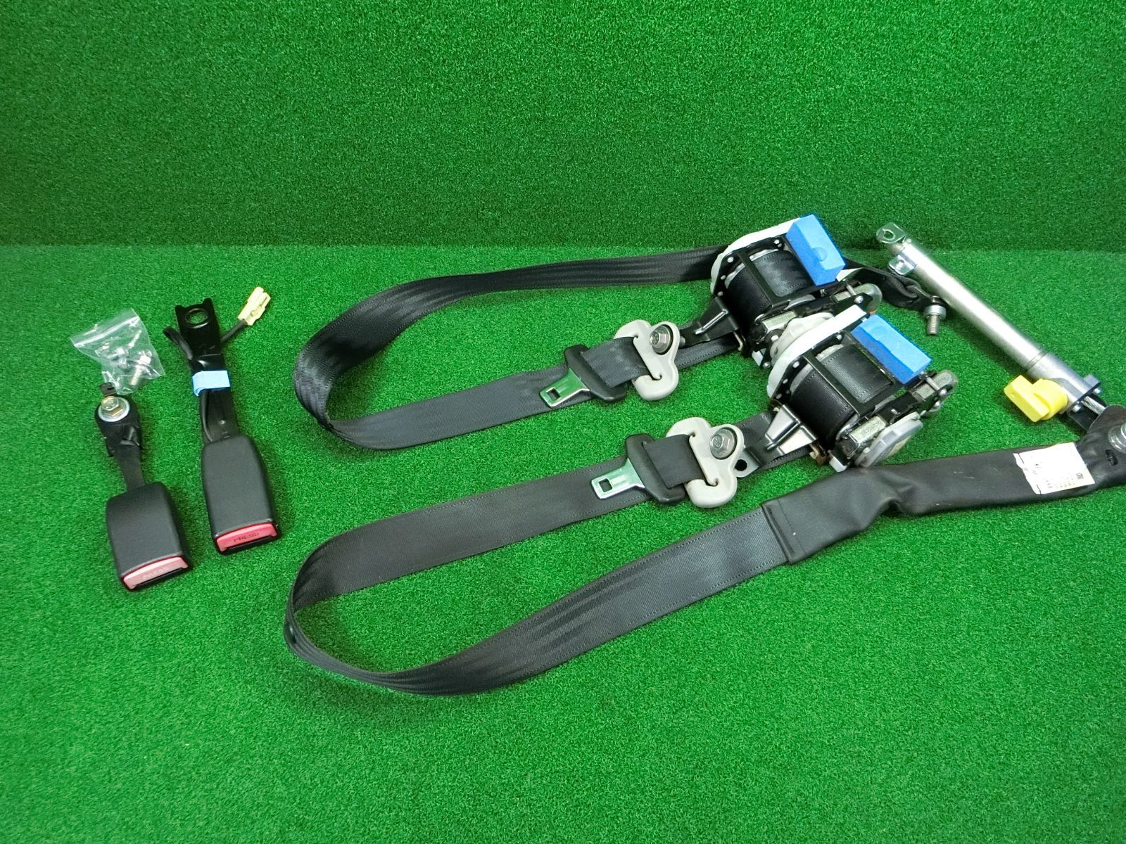 [15933] 送料無料 スズキ ワゴンR MH34S フロント シートベルト 左右セット キャッチ 84920-72M1 84940-72M0