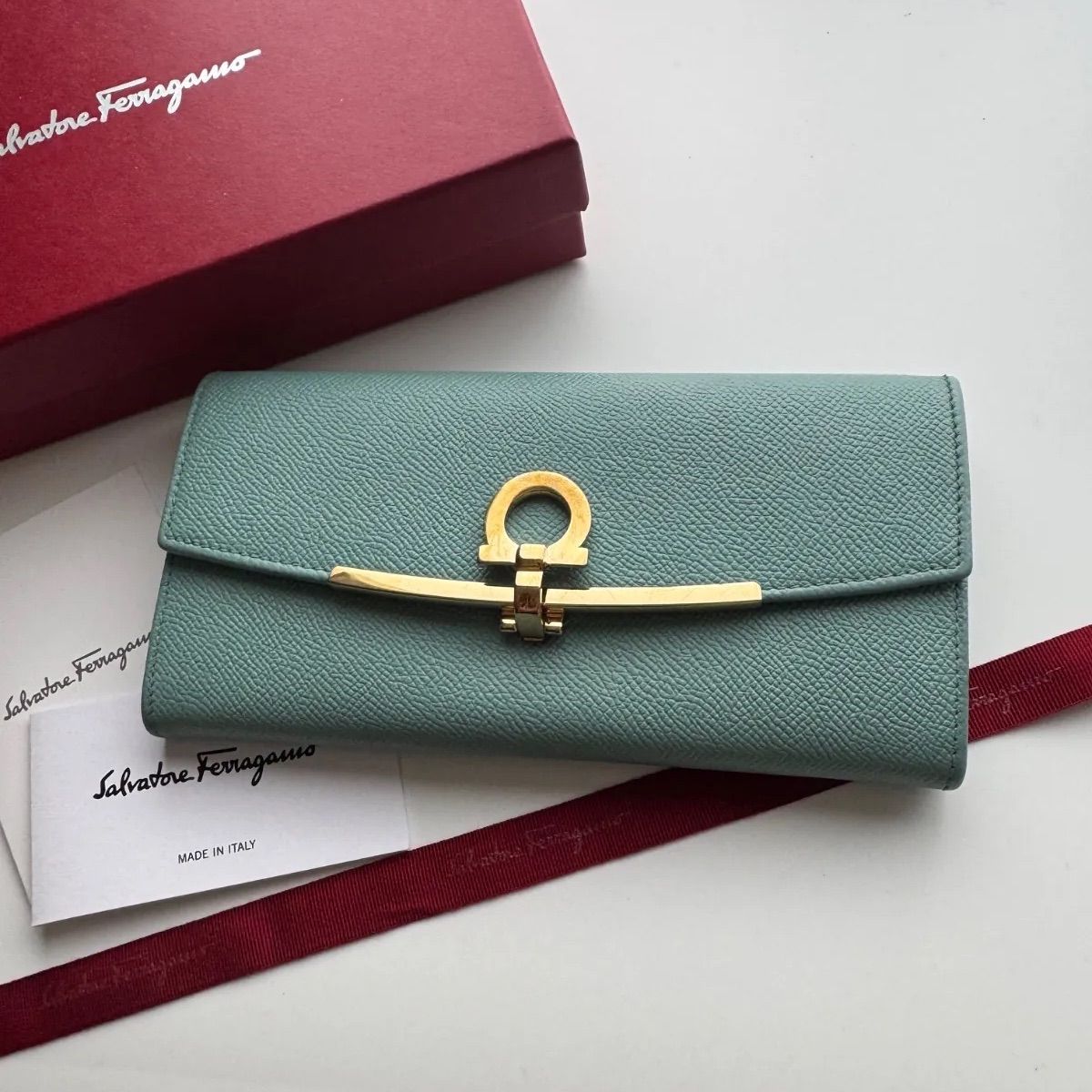 【美品】458 Ferragamo サルバトーレフェラガモ 2つ折り長財布