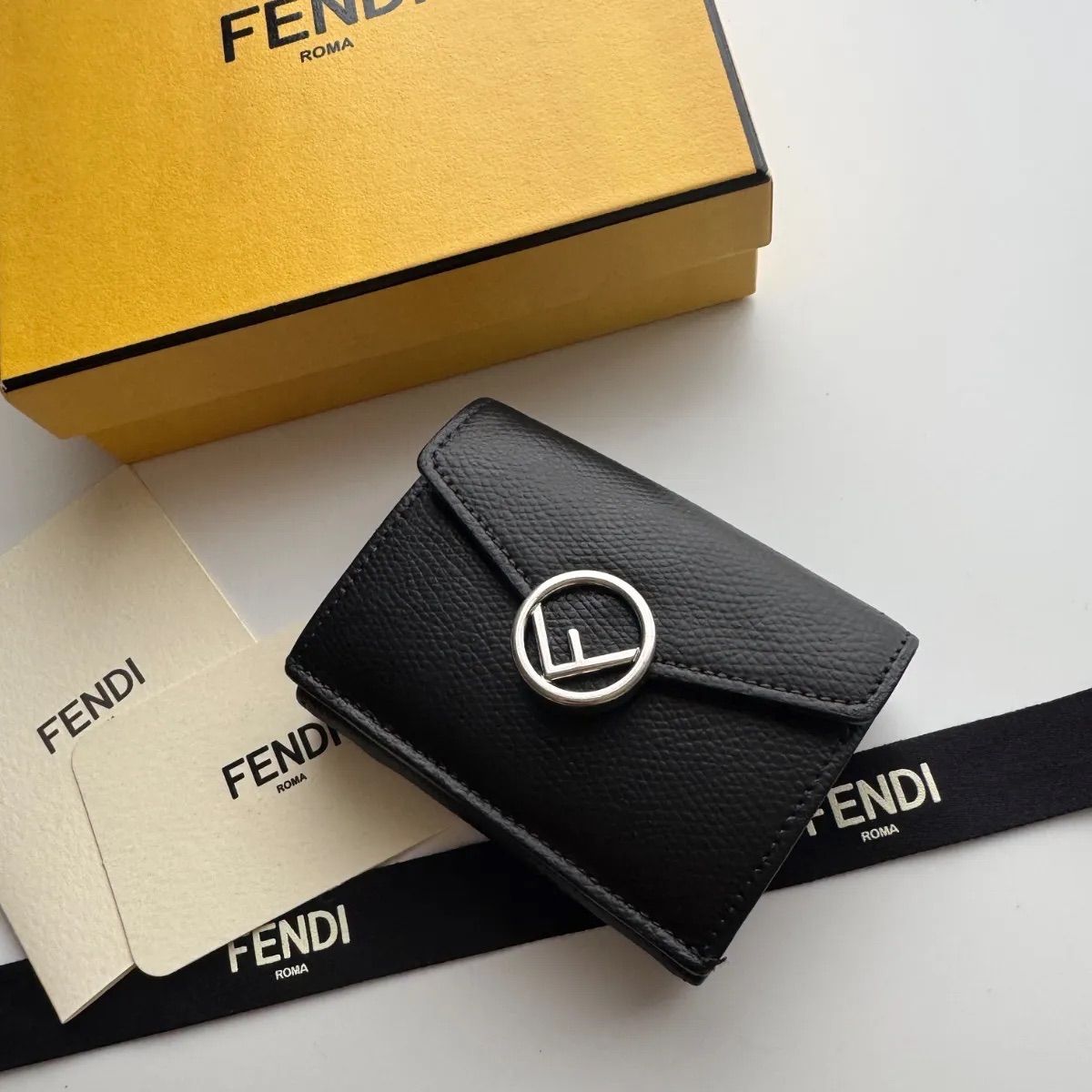 【美品】 459 FENDI フェンディ 3つ折り財布