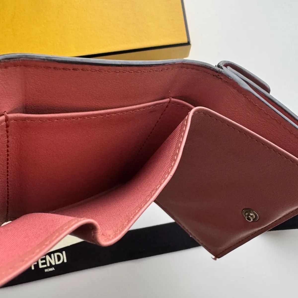 【美品】 459 FENDI フェンディ 3つ折り財布