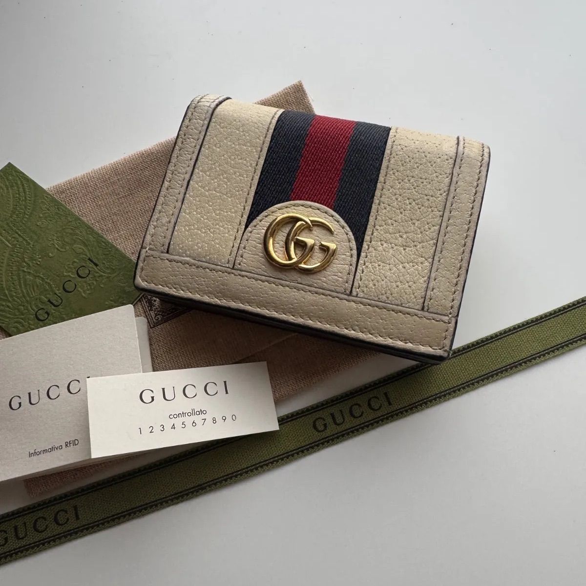 【極上美品】 461 GUCCI グッチ 2つ折り 財布 コンパクト 極上美品】 461 GUCCI グッチ 2つ折り 財布 コンパクト 極上美品】 461