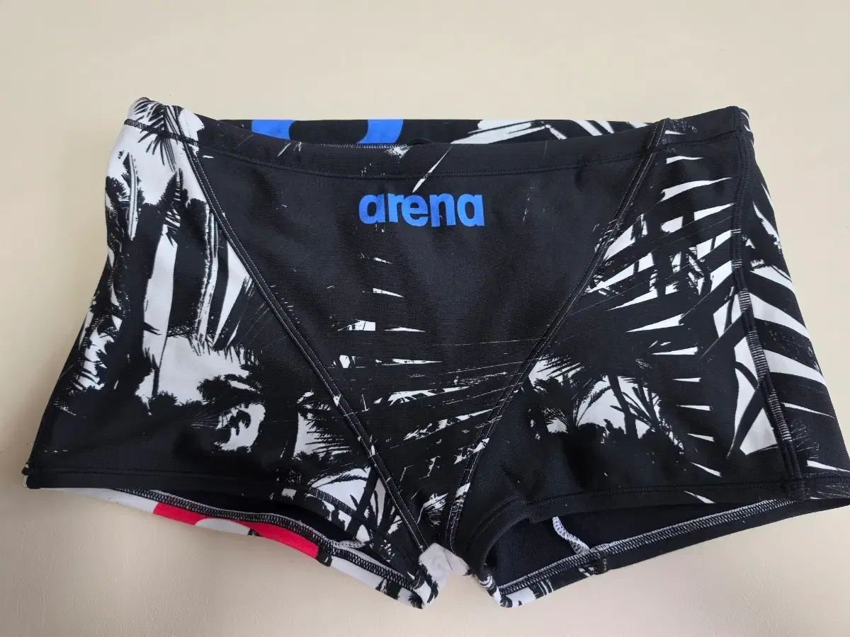 アリーナ正規品 ショートスクエア水着 ピンサポート 新品 出品