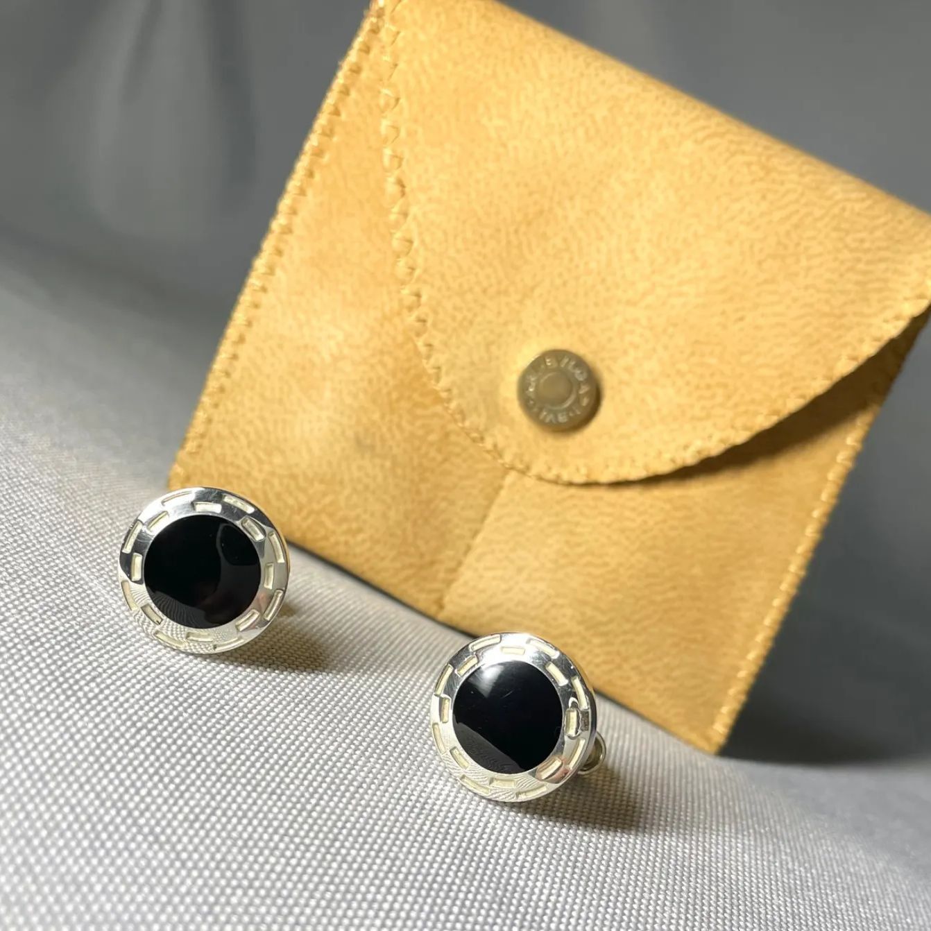 【美品】ブルガリ カフス ブルガリ オニキス シルバー925 スターリング 美品 希少 BVLGARI ブルガリ ブラックオニキス & スターリングシルバー