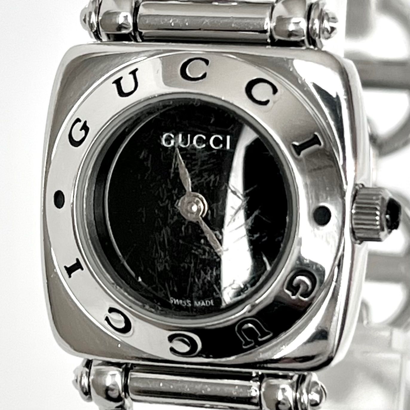 【グッチ 6400L レディース 腕時計 磨き済み 美品】GUCCI 電池新品 ブラック文字盤 シルバー