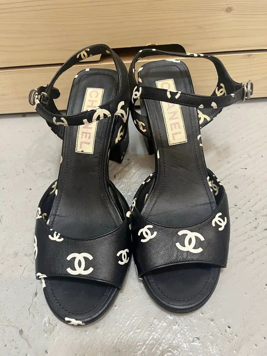 CHANEL シャネル CC ロゴ ブラック サンダル ヒール 245 37 5 状態良好