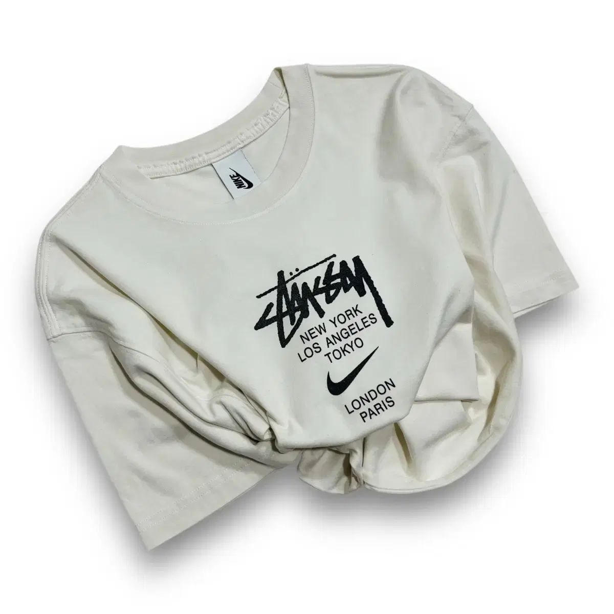 ナイキ x STUSSY インターナショナル ビーチ クルー 白 Tシャツ