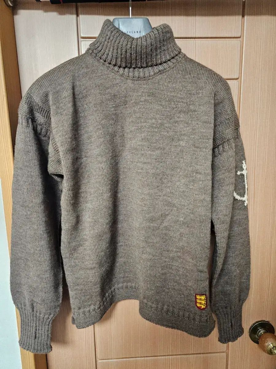 105 Guernsey Woollens(ガンジーウーレンズ) タートルネック ニット 44 XL