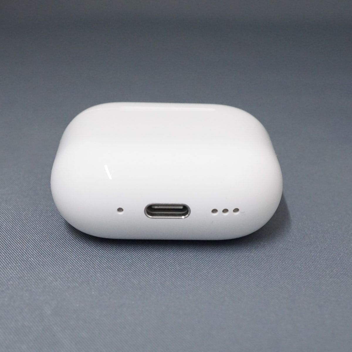 Apple AirPods 4 充電ケースのみ USED美品 ノイズキャンセリング搭載