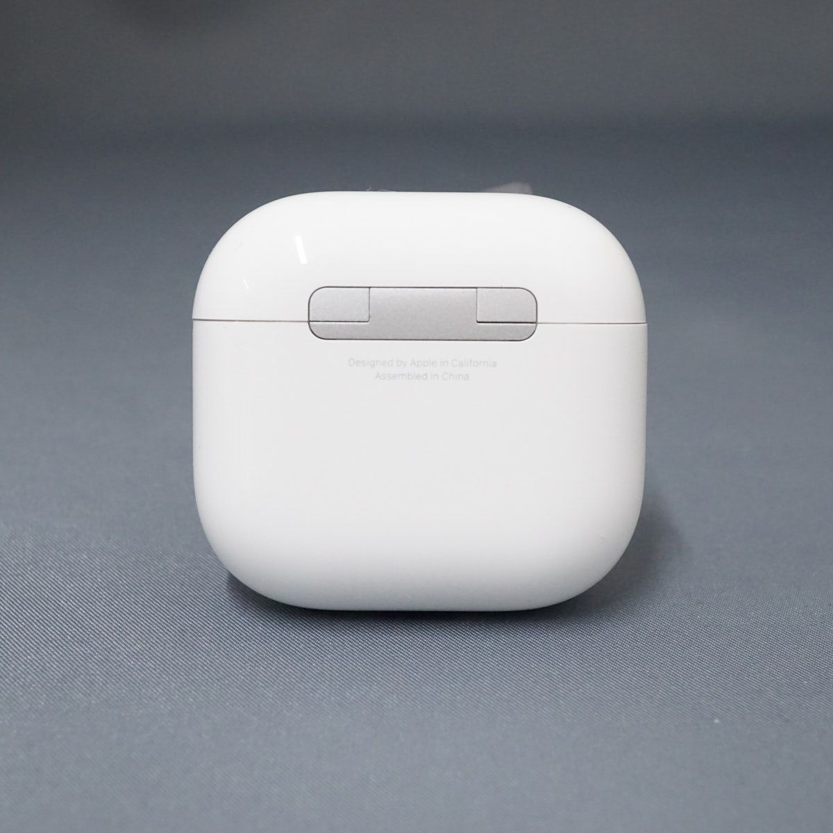 Apple AirPods 4 充電ケースのみ USED美品 ノイズキャンセリング搭載