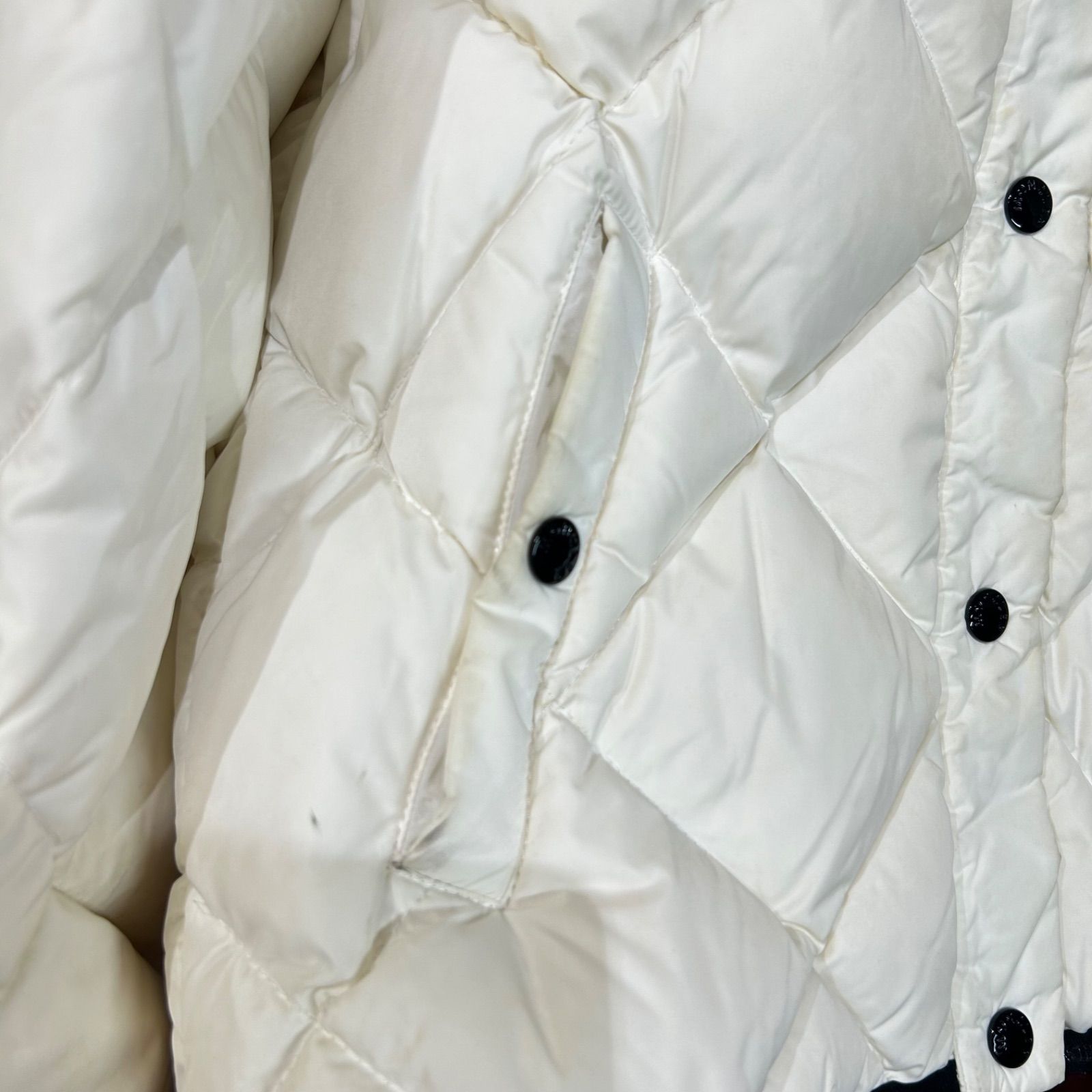 MONCLER モンクレールArvouinショートダウンジャケット白00 - メルカリ
