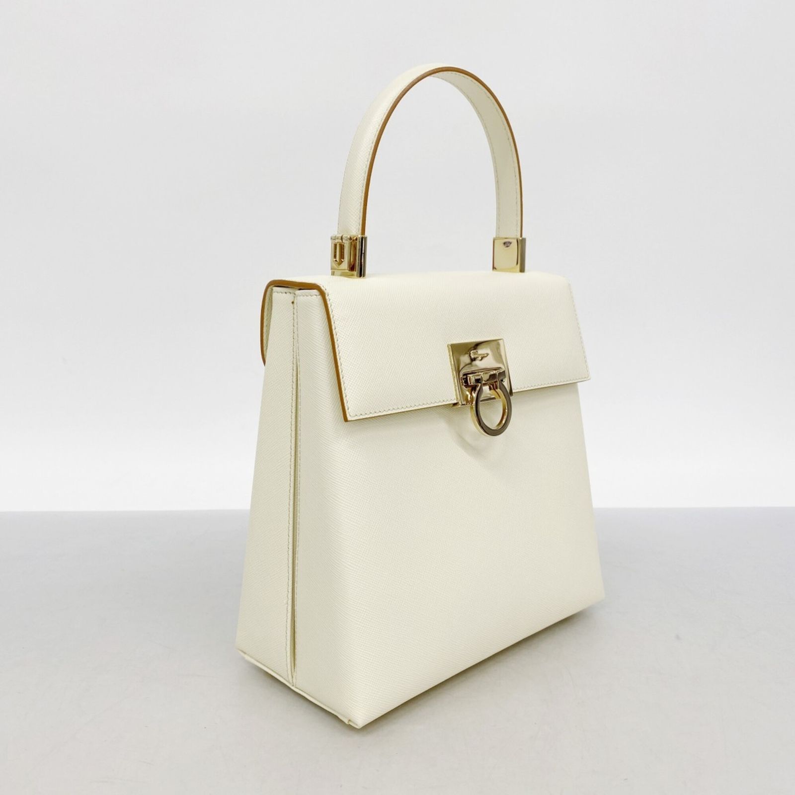 サルヴァトーレ・フェラガモ(Salvatore Ferragamo) サルヴァトーレフェラガモ ハンドバッグ ガンチーニ レザー アイボリー レディース