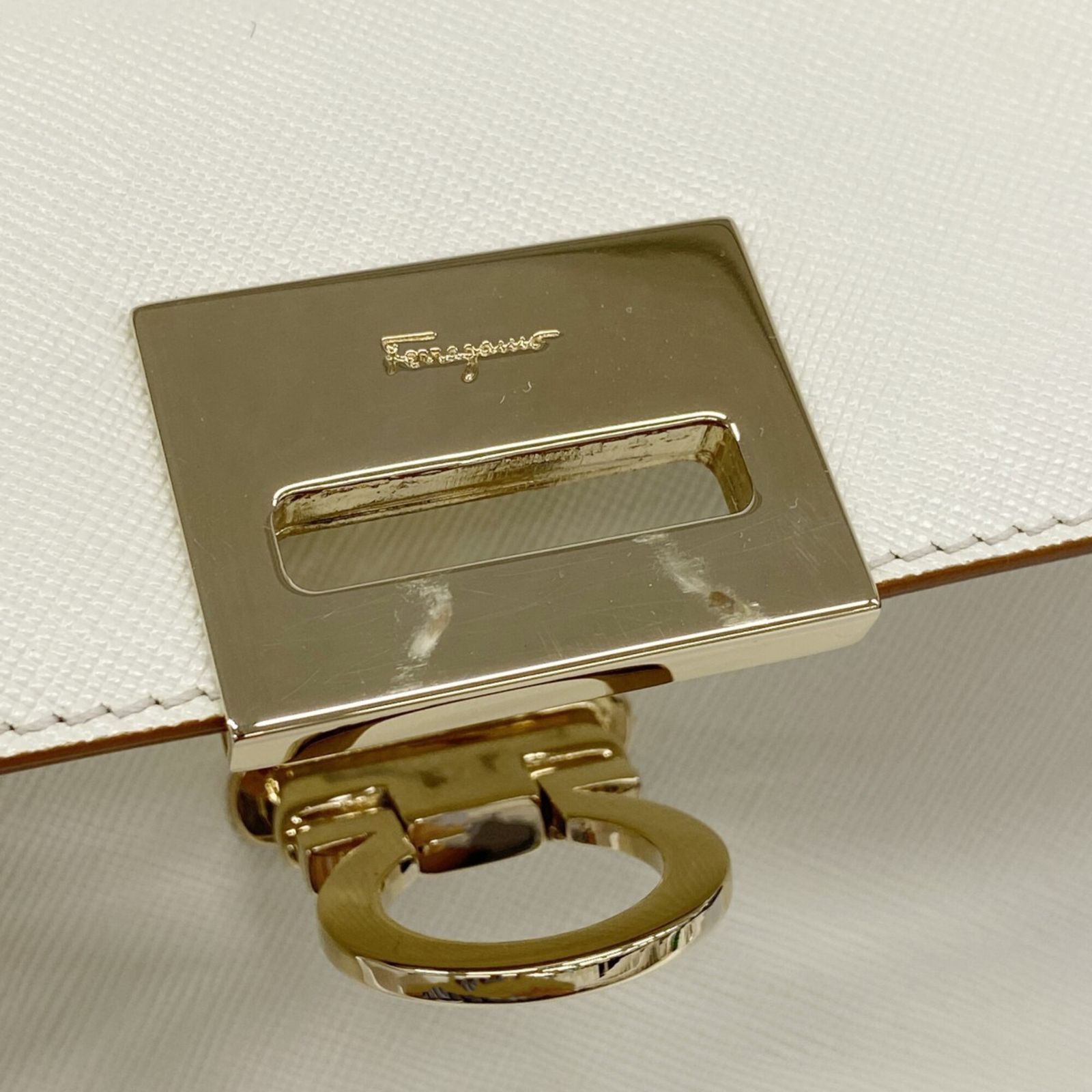 サルヴァトーレ・フェラガモ(Salvatore Ferragamo) サルヴァトーレフェラガモ ハンドバッグ ガンチーニ レザー アイボリー レディース