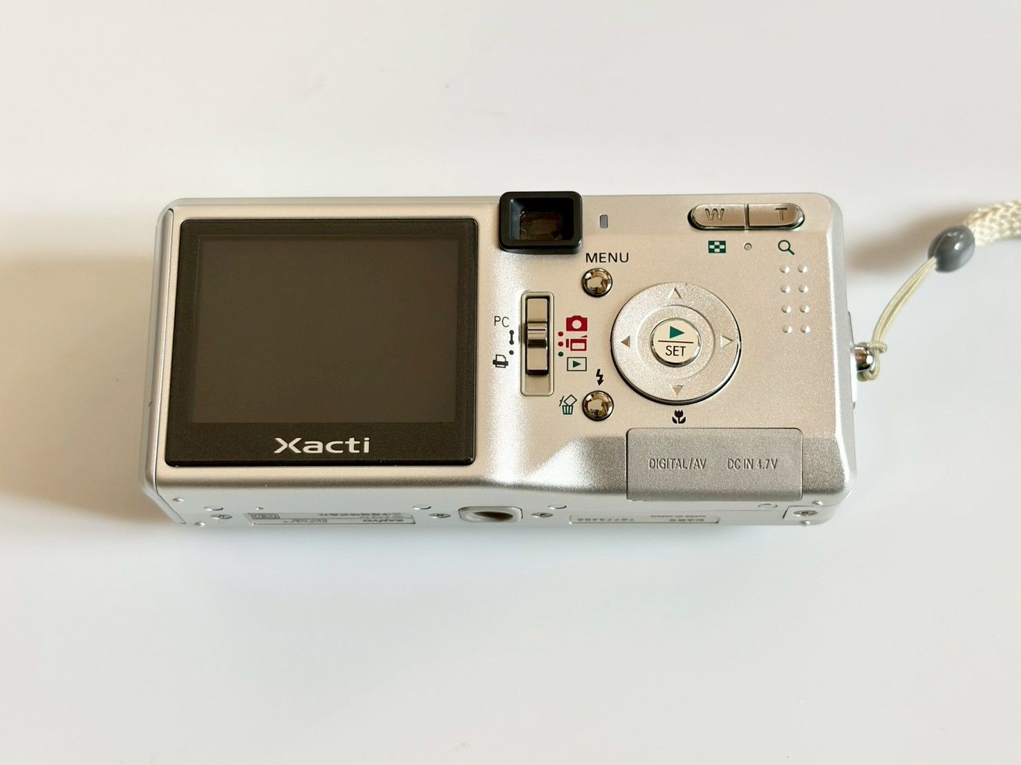 美品】SANYO Xacti DSC-J4 三洋 デジタルカメラ デジカメ コンデジ