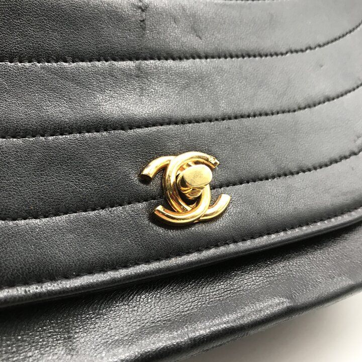 良品 CHANEL シャネル ココマーク ハーフムーン ターンロック レザー 