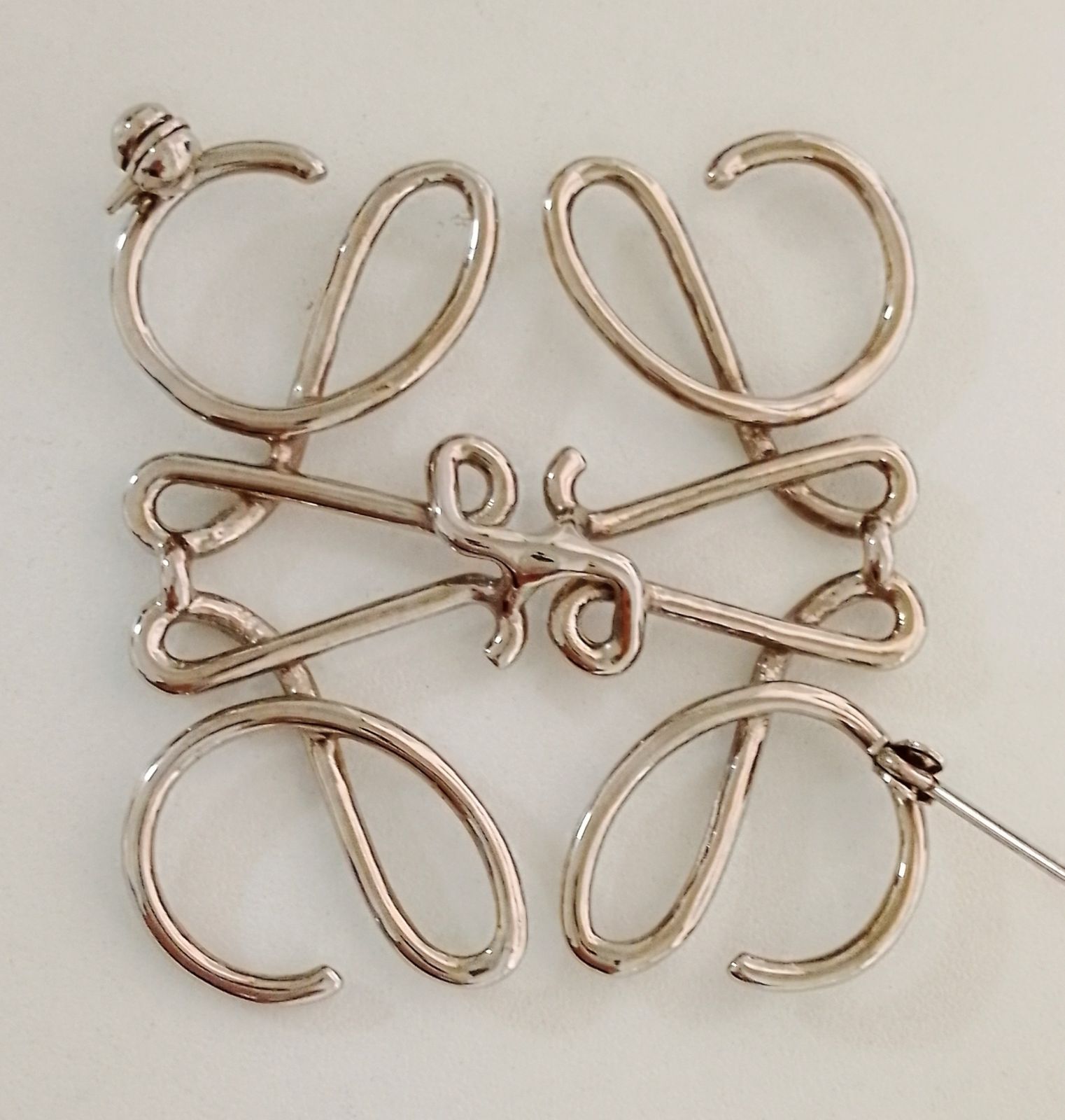 ARG19 ロエベ 美品 アナグラム ブローチ シルバー金具 - メルカリ