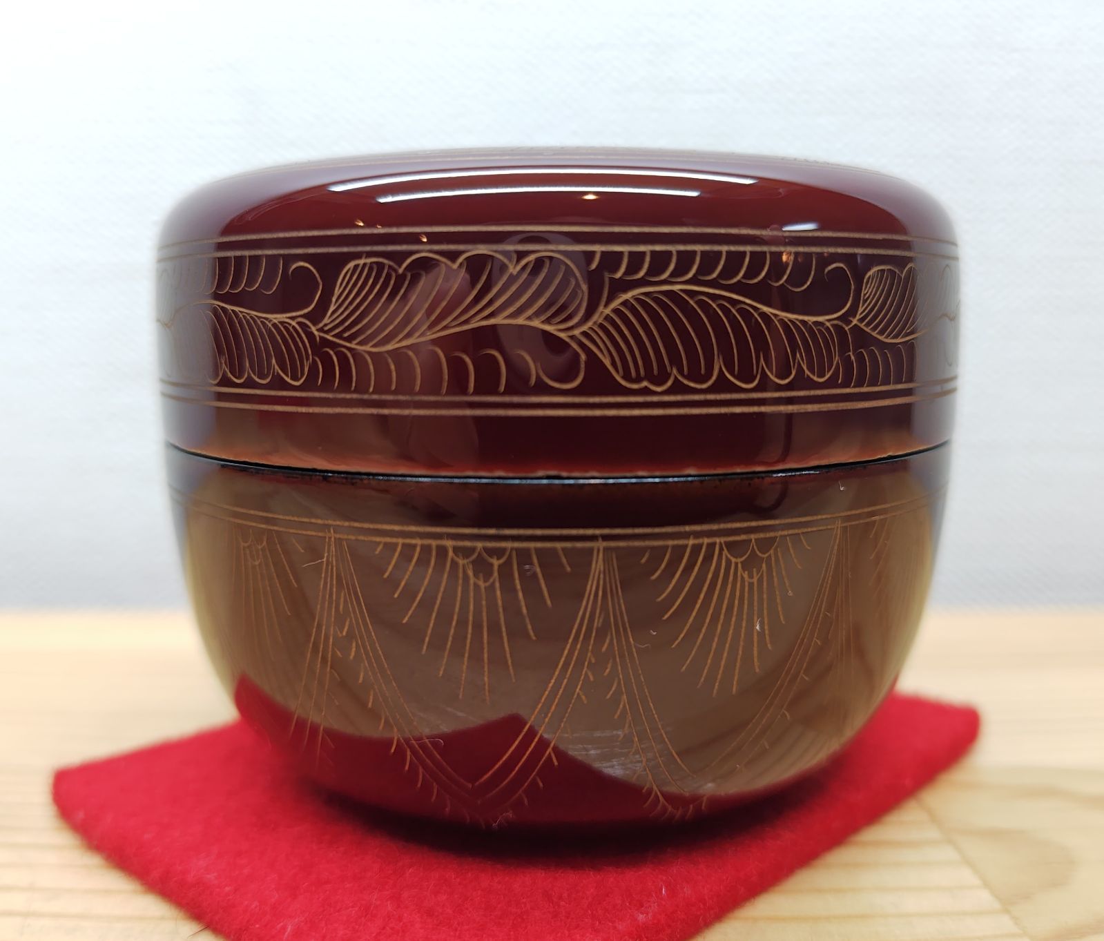 【逢絢亭・中古品】茶道具 棗 平棗 山中塗 キンマ彫り キンマ蒔絵 木製 中村湖彩 共箱入り