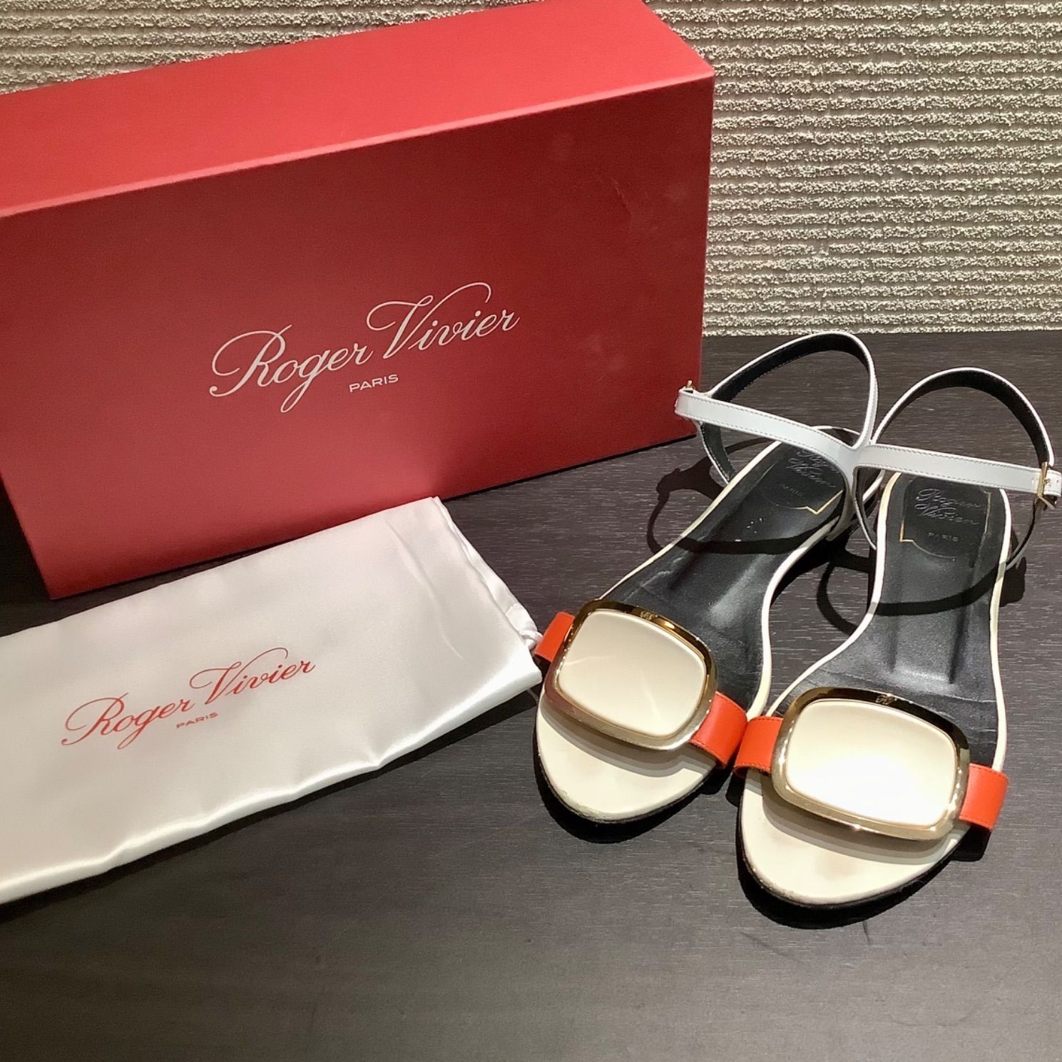 ロジェヴィヴィエ Roger Vivier バックル ベルト サンダル シューズ ホワイト グレー [37.5] G504